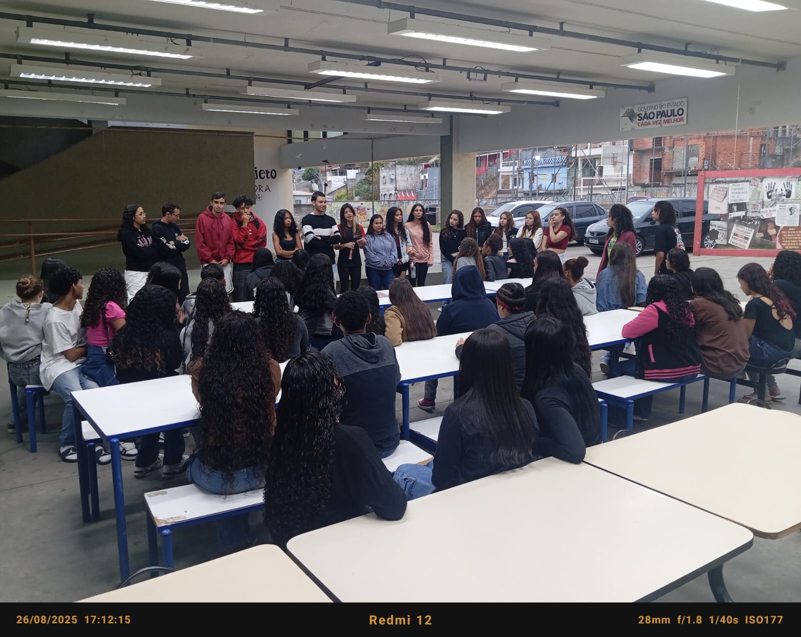 Alunos do Grêmio estudantil recebem visitantes com boas-vindas e apresentam a proposta da Etec Morato